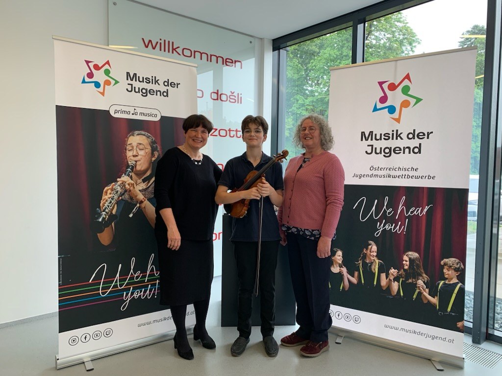 Severin Altenburger mit Isabel Ettenauer und Alexandra Ruth Rappitsch beim Bundeswettbewerb prima la musica